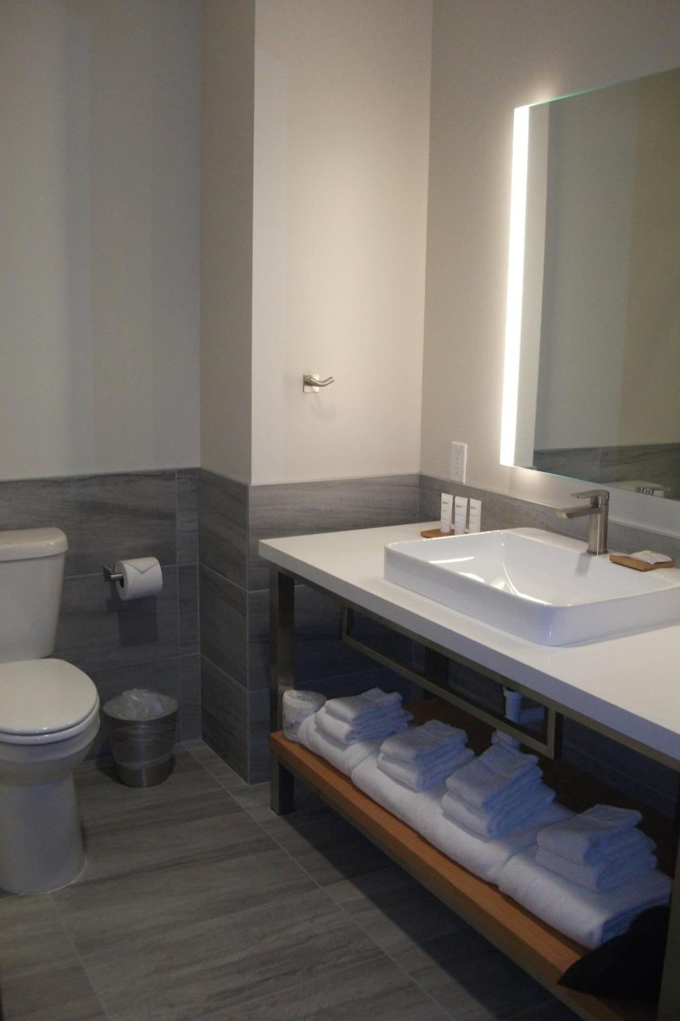 Radisson Hotel Pendleton Airport Ngoại thất bức ảnh