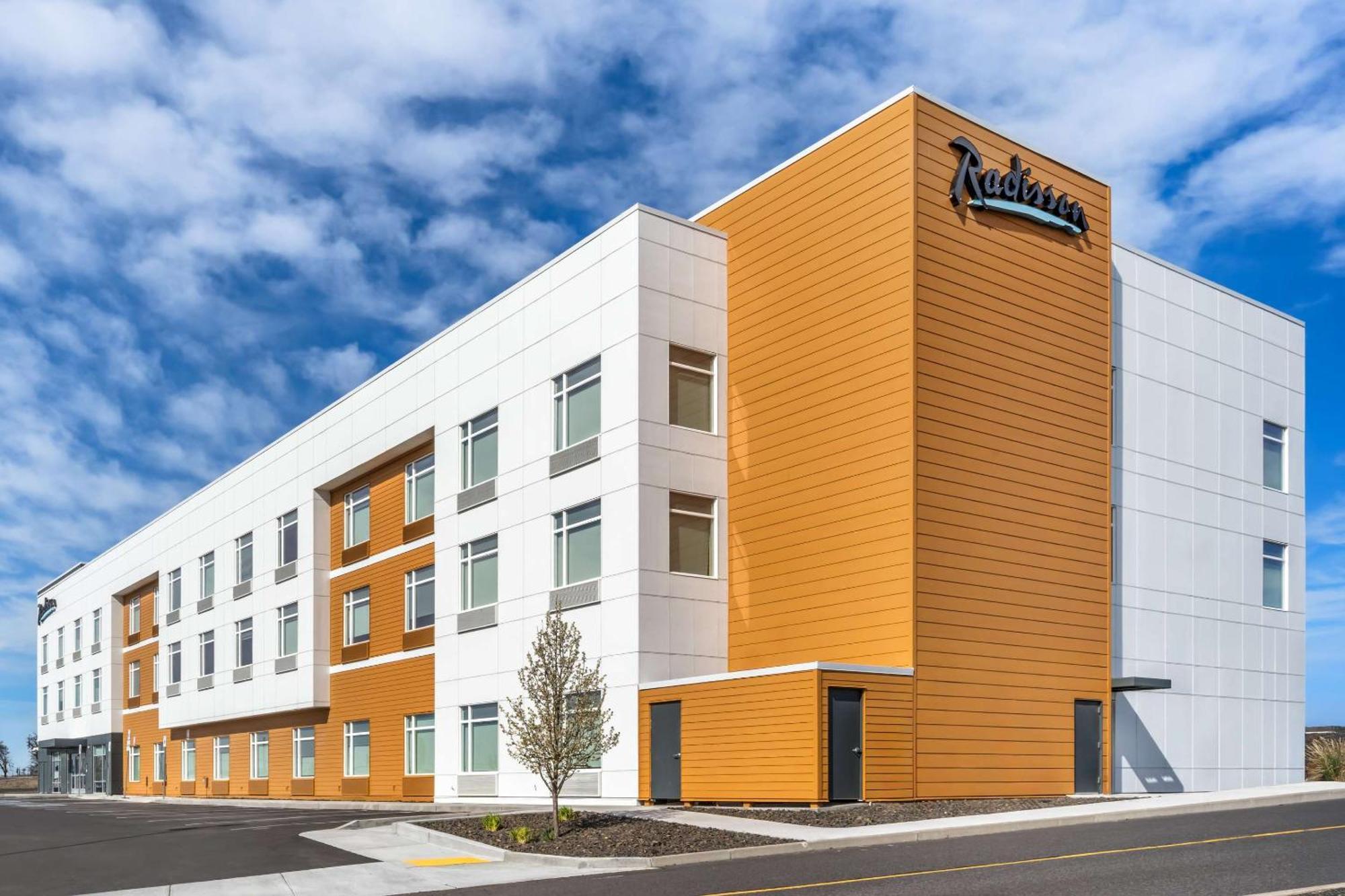 Radisson Hotel Pendleton Airport Ngoại thất bức ảnh