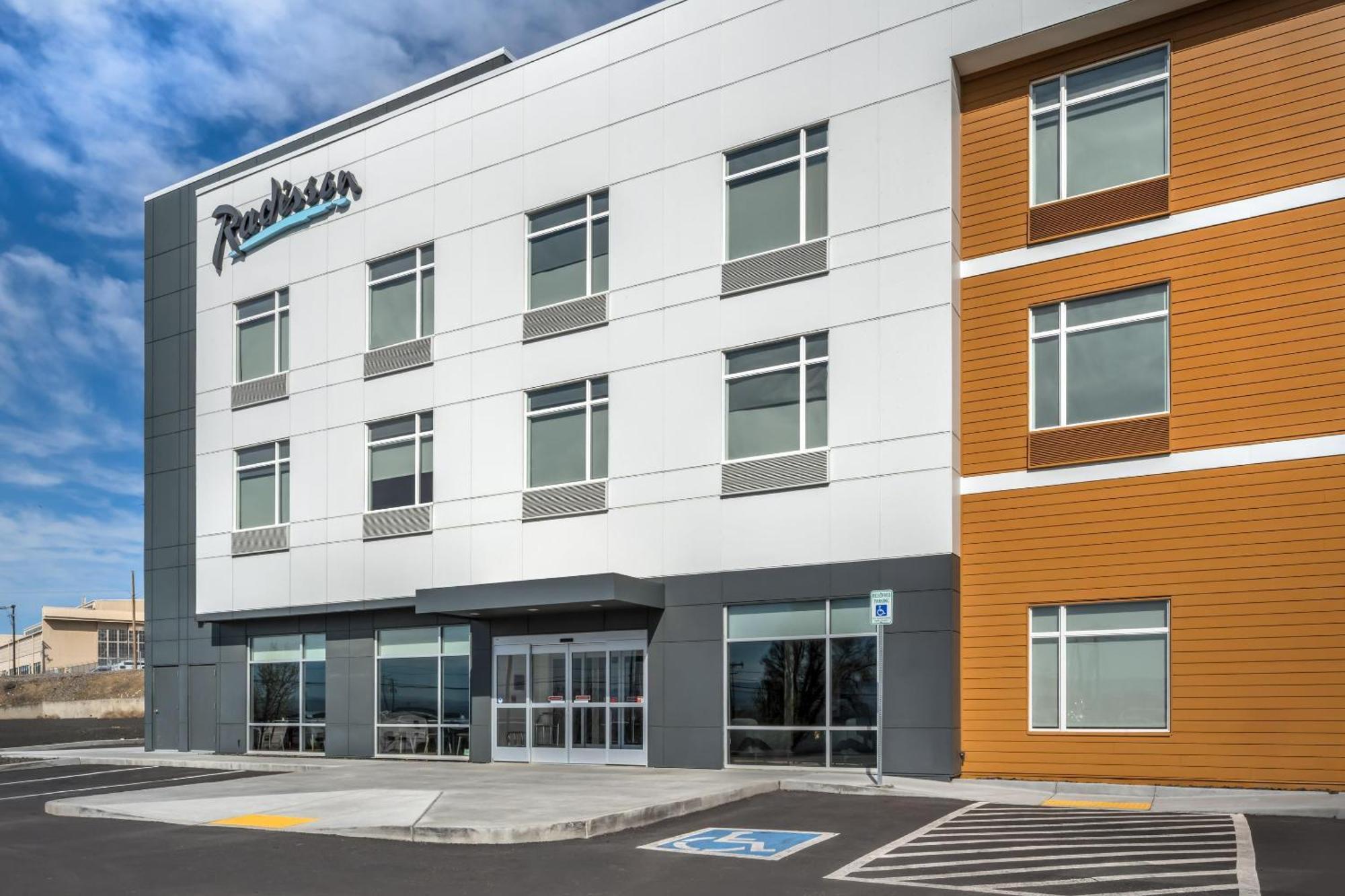 Radisson Hotel Pendleton Airport Ngoại thất bức ảnh
